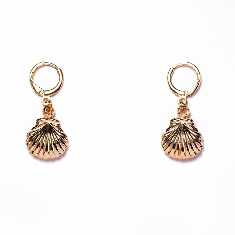 NEW Mayamar Mila Shell Huggies 18K Gold Plated Earrings - Picture 3 of 3